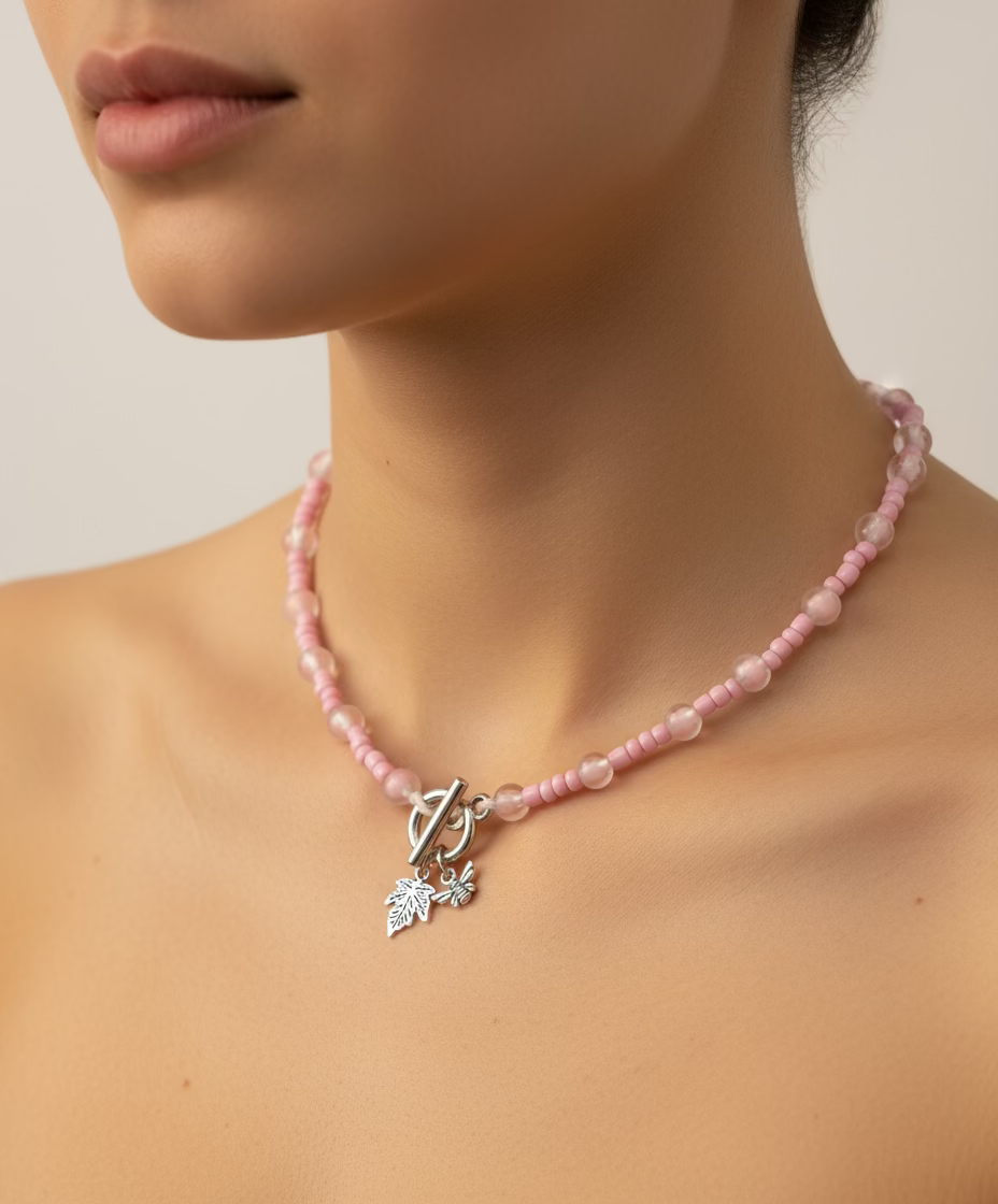 licht roze kralen ketting met bedeltjes zilverkleur-RK Sieraden