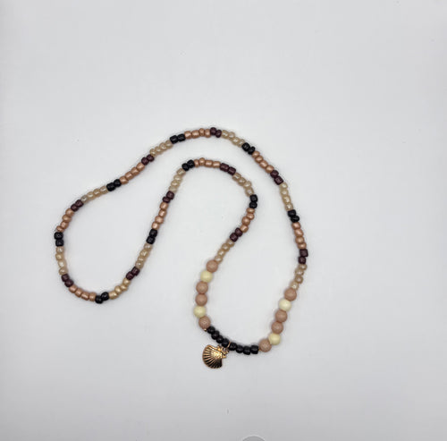 kralen ketting rekbaar met goudkleurige hanger 