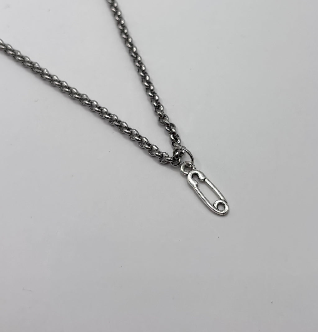 Zilverkleurige veiligheidsspeld