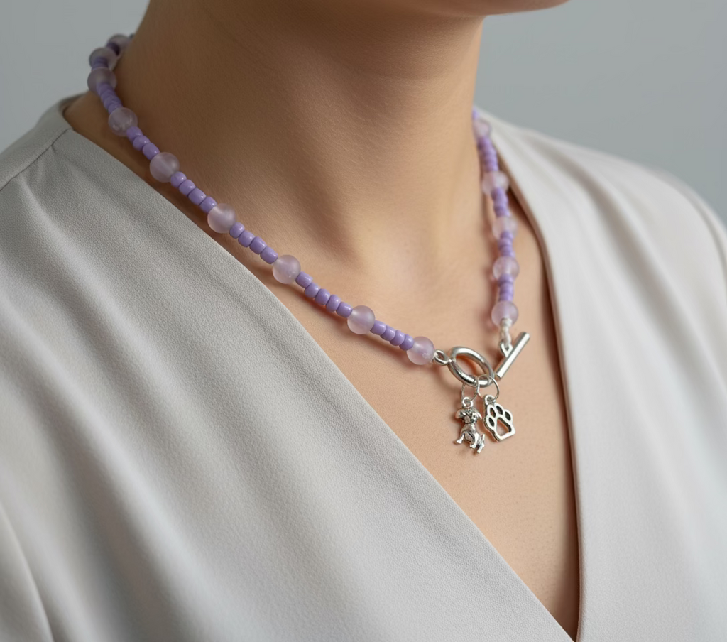 paarse kralenketting met bedeltjes hondje poot