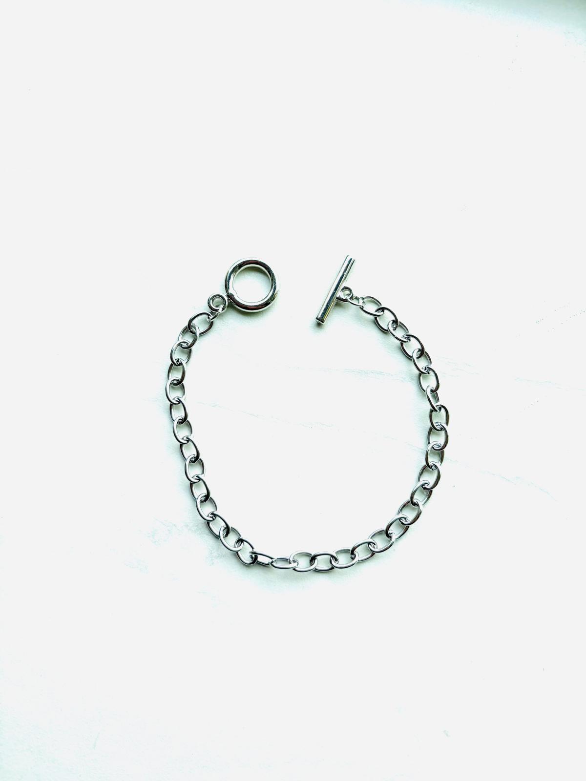 Zilverkleurige Armband 18 cm met Ronde Oog Sluiting - Elegante Sieraden