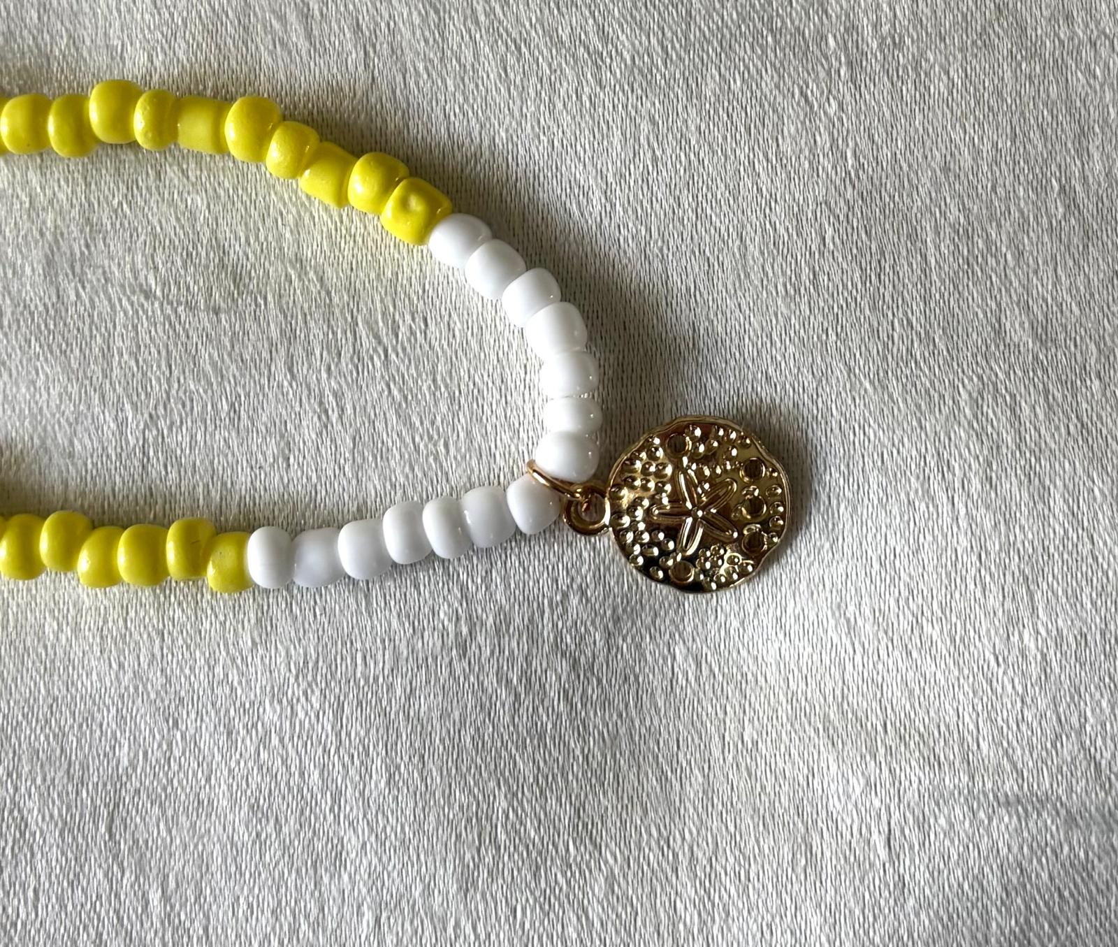 ketting met bedel kralen geel met goudkleur
