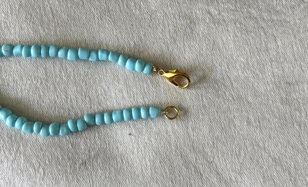 Licht blauw ketting met bedeltje
