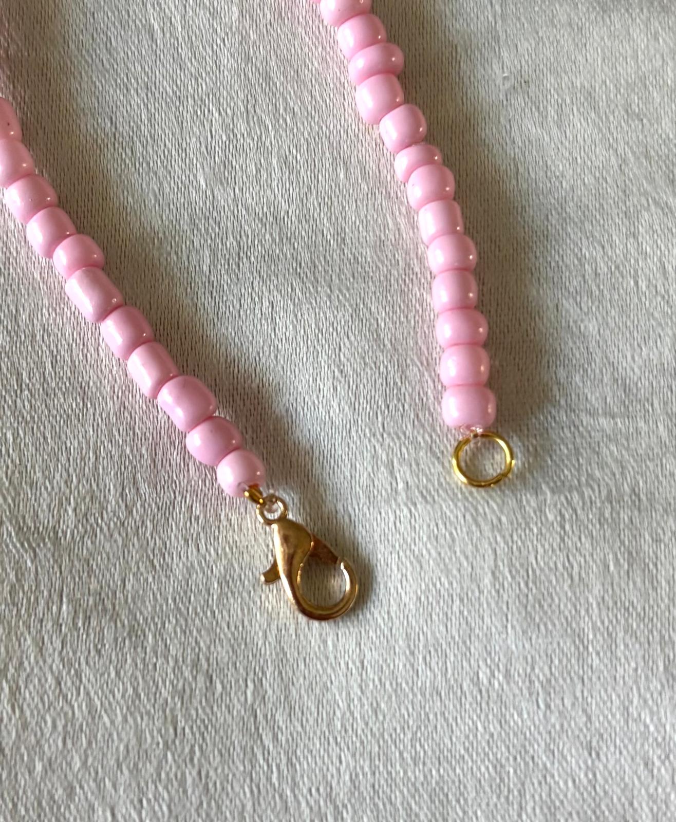 licht roze ketting met schelpje sluiting goudkleurig 