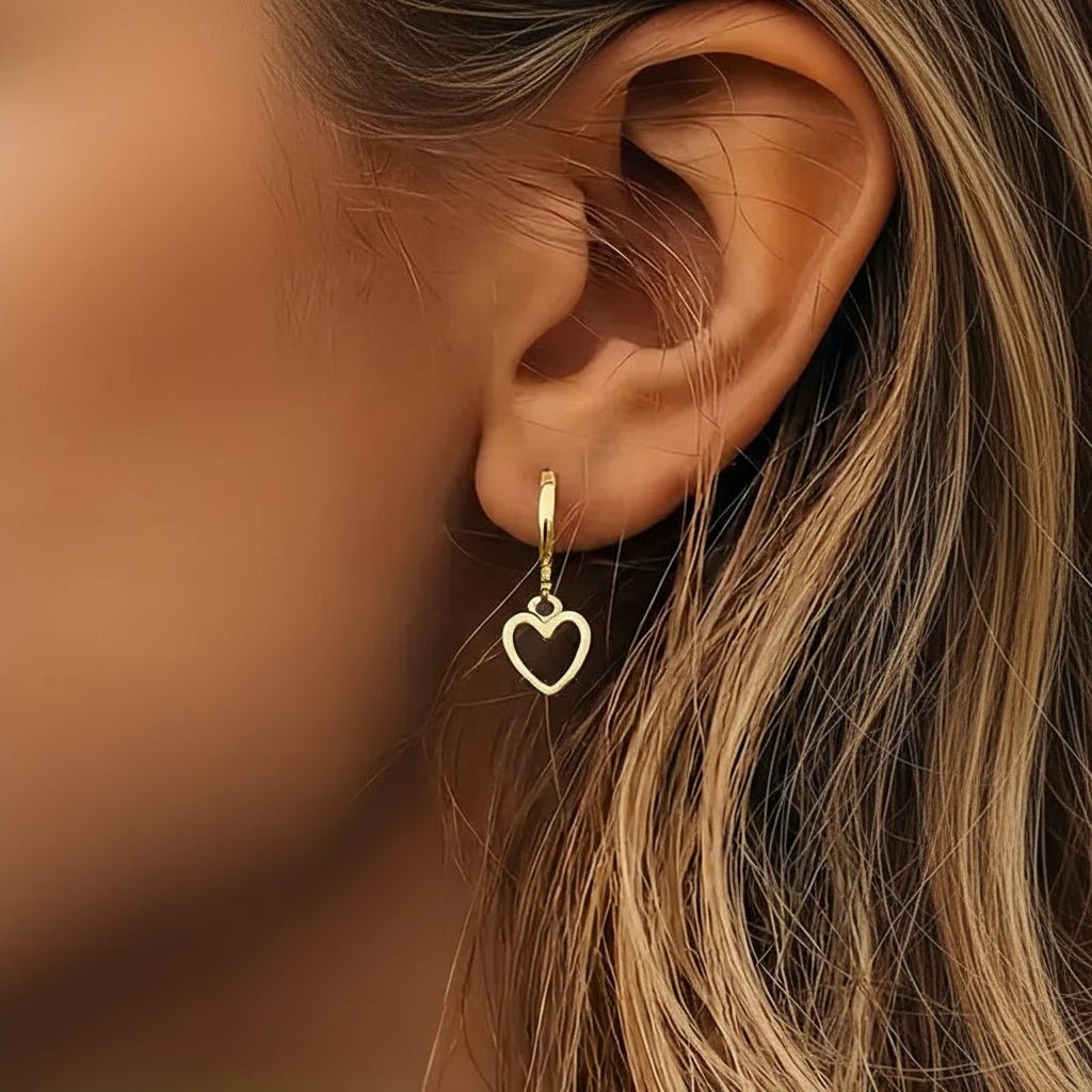 kleine oorringen met hartje hanger goudkleurig rvs