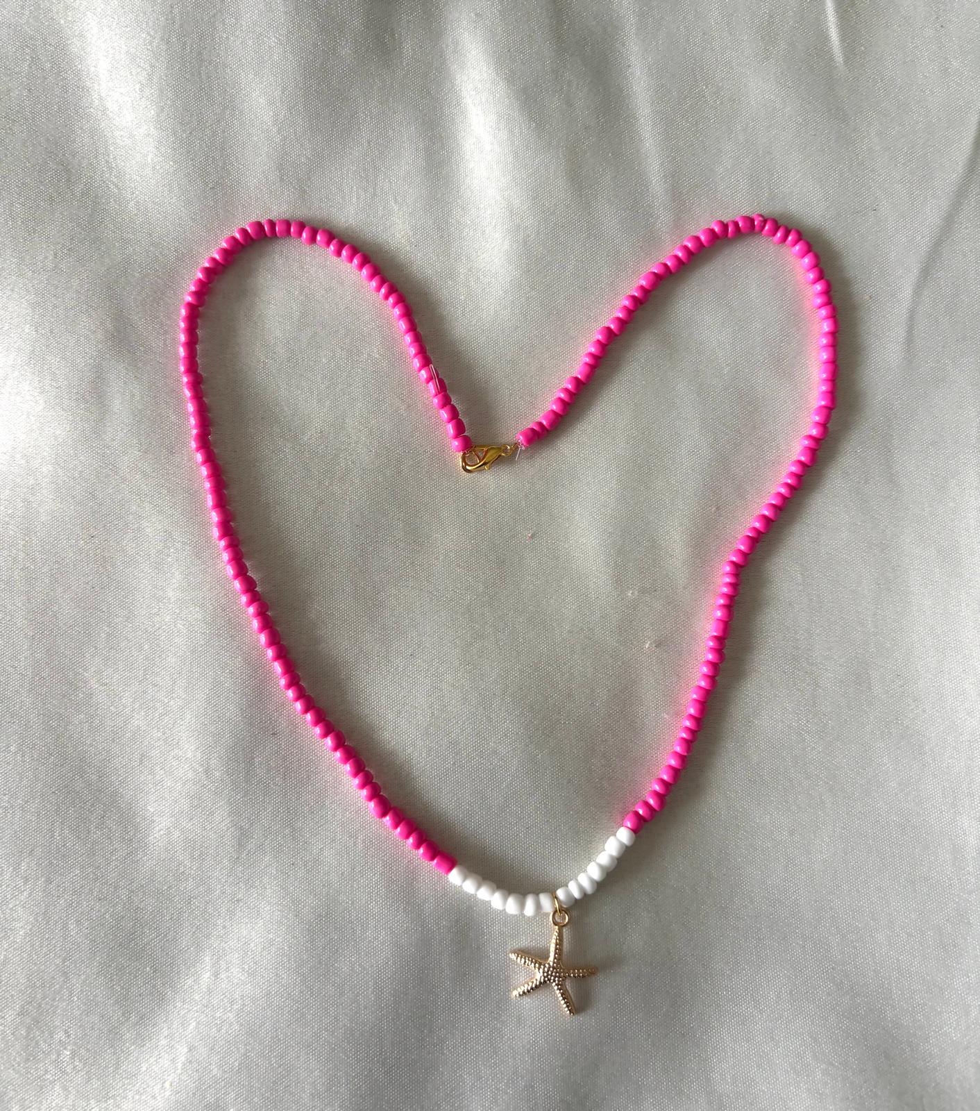 roze ketting met zeester sluiting goudkleur rekbaar 